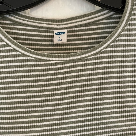 Old Navy Ribbed Fit Tee - Picture 3 of 3